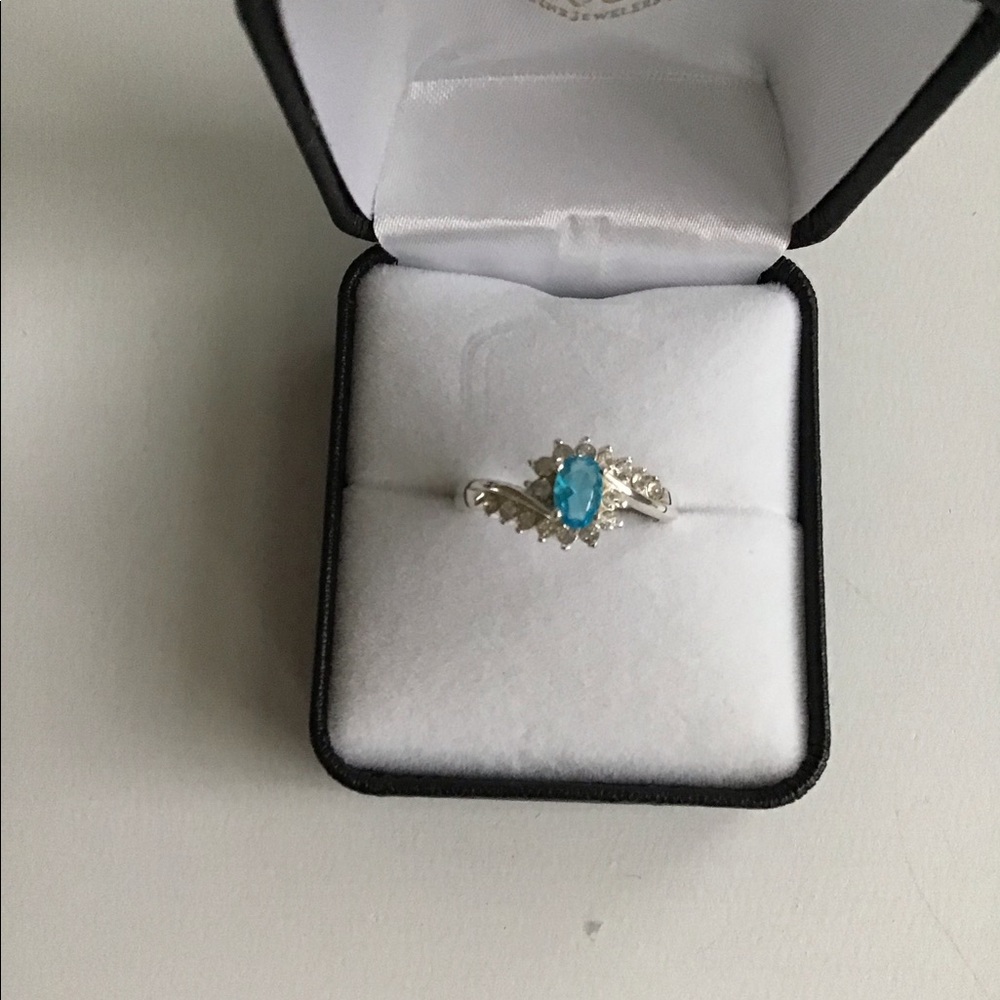 Beautiful ring! - Picture 2 of 4